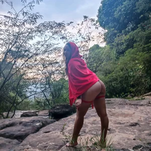 lovely_kitt let's play in the forest 🐺🎀 Bilde 6