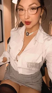 Maiyajoness Your sexy secretary Pic 2