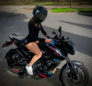 Athenea__fox MOTOMAMI Billede 4