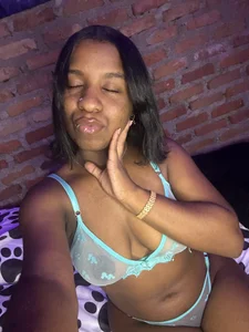 Kimmi_Queen Hey! I'll be live streaming today, come on, let's have some fun😏🔥 Pic