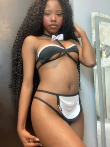“Don’t look at me like that if you don’t want me to tease you. 💋” de Katalina_san Foto 4