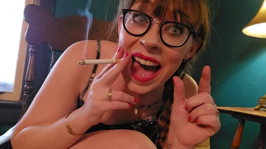 Zdjęcia MistressThrope Lovely teasing you here 😘:  3