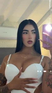 AriRobert_ This white body makes me feel so sexy Pic 2