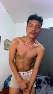 asian_darlingcummersxXx This is me 😘 Foto 4