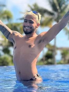 YoiPerezDjME AT BEACH 🌊🌴 Bild