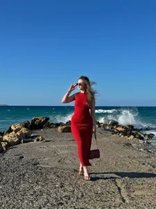 CyrenaLuxe red Pic 3