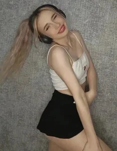 MiaJoan Public Pic 7