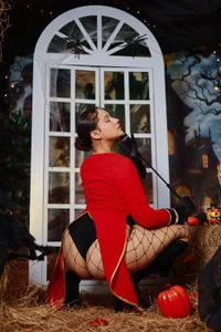 Zdjęcia LucyLovelyy beautiful circus entertainer / Halloween 2025 🎃❤️‍🔥:  2