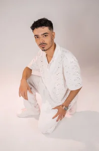 Timothe_Evans Between Clouds and Charm 🤍 Foto 6