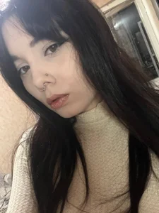 alicehollywood cozy sweater Pic 4