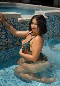 viiolett_lee Sun and pool day🥵 Pic 4