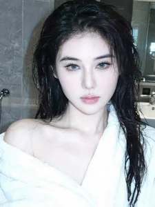 Public od YUEYUE-22  3 snímek