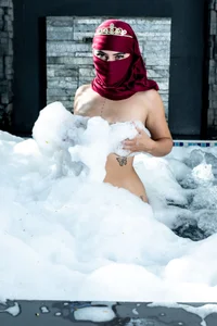 _Saandyの🔥💦Bubbles that reveal more than they hide 👀の枚の写真