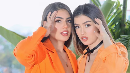 AngelicaVega: My friend PaulinaSantos_ is so sensual ( 2 фото)