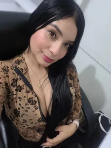 A little naughty in my office🍆🔥🔥 de Alice_nt Foto 4