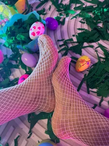 A feet gift, for being Easter Day 🙈🐰 od BriaConner_  3 snímek