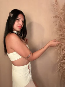 “I descended from Olympus just to tempt you” 🔥👑 de Sub_Scarlett  2 Imagens