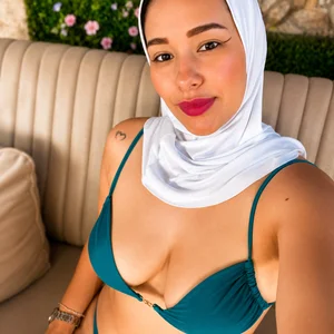 ShanaJamil POOL DAY 💦🤭 Foto