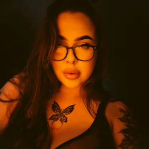 MaeWilkins Kiss & Tease 💋 Pic