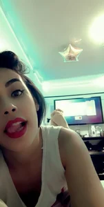 WHAAATTTTTTTTTT Public Pic 6