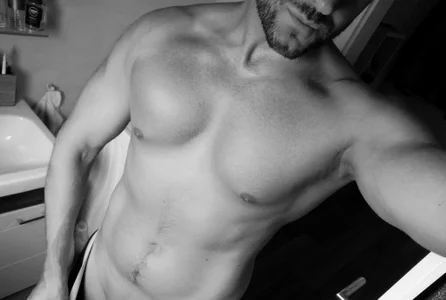 Two2Faces Public Foto 2