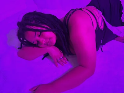 Innocent on the outside, mischievous on the inside.😈✨ de Candy_Evill  5 Imagens