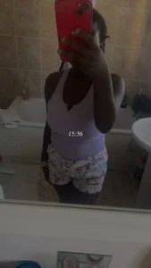 KieraMiles Public Foto