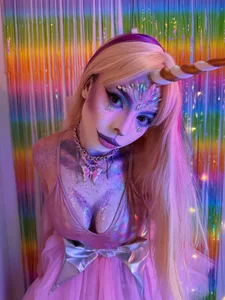 ElisabethDavis: U N I C O R N 🦄 ( 2 фото)
