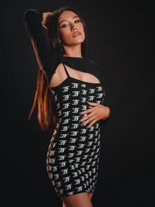 let me model you, love 😍🖤 de alicemoon__  6 photos