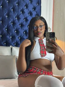 YallianaBrooks schoolgirl Pic 4