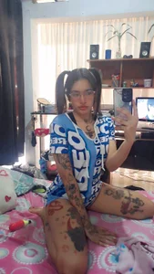 alice_morgansucks You don't need much to spark your imagination.🌙💋 Billede 3