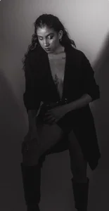 ValeriEvanのShe is the rising sunの 4枚の写真