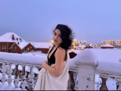 Maya_Rogerss Winter photo shoot for my favorite viewers❄️❤️‍🔥 صورة واحدة|Maya_Rogerss Winter photo shoot for my favorite viewers❄️❤️‍🔥 صورتان|Maya_Rogerss Winter photo shoot for my favorite viewers❄️❤️‍🔥  2 صور|Maya_Rogerss Winter photo shoot for my favorite viewers❄️❤️‍🔥  2 صورة