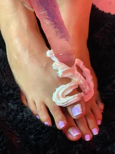 Lia_adamsssDelicious feet 🙈💦🤤 Bild 3