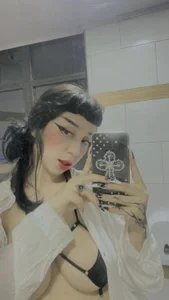 annie_gh Public Pic 4