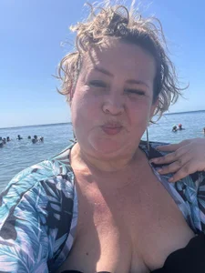 CurvyRosse_ beach breeze and sea Pic 2