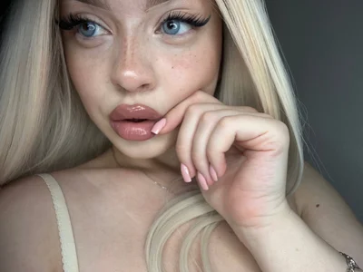 Public de Elsa_Barbie  5 Imagens