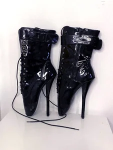 auroralatexprincess My shoes/heels/boots Pic 4