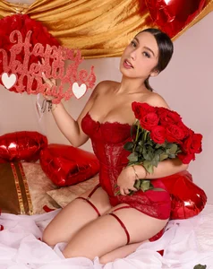 EmilyCollinss1 Red Valentine's Day Hình 5