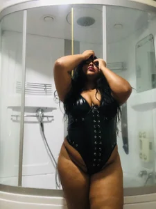 Hela_Collins Public Pic 3