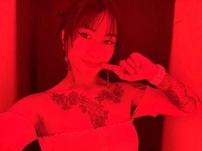 Liahdiaz_のHorny redhead at the clubの 2枚の写真