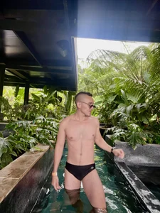 adam-rivera HOT POOL 🔞😈 Pic 2