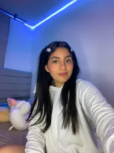 cloe_small ❤️‍🩹 Pic 3