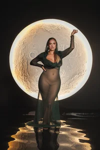 SofiaReyes1 Whispers of the Moon 🌙 Immagine 