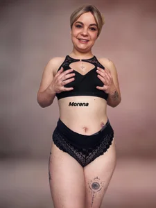 Morena_B Comment le noir me va-t-il ? Foto 2