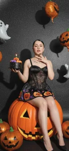 Emmie_Hot Halloween! 🎃👻 Pic 7