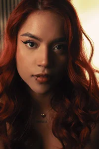 Im_Scarlett_ Every sip. every glance... a templation to resist 🍷 Foto 4