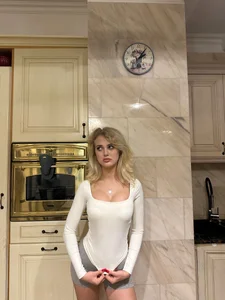 Sharon_Maybe Public Pic 7