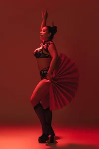 CandaseRussell Ritual in red: where elegance becomes temptation Gambar