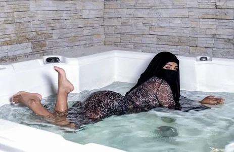 kadira6_ waiting for you👀💦💦 Pic